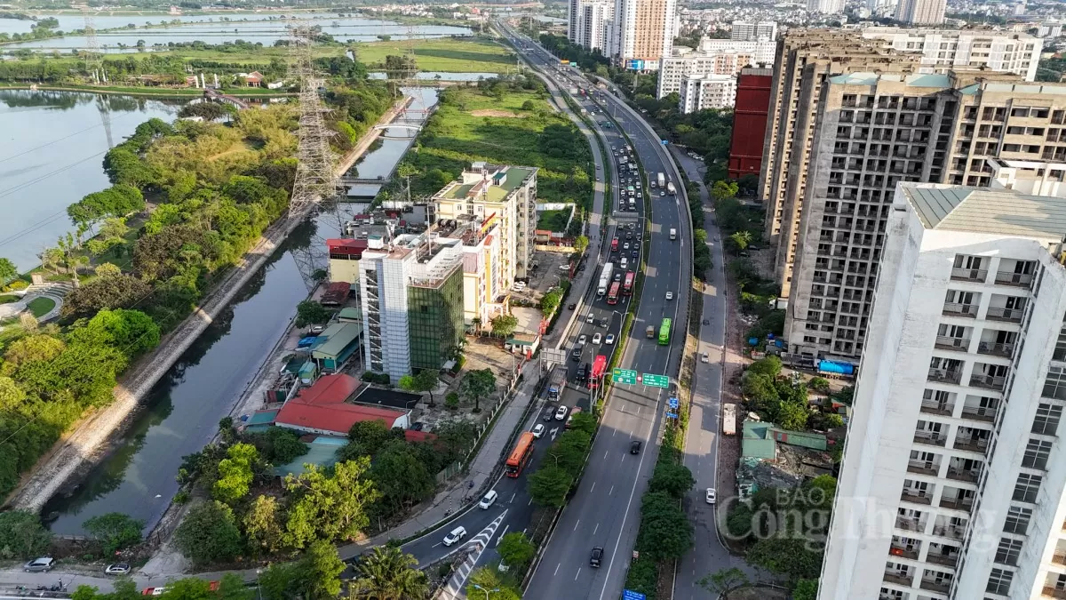 Hàngvạnngười trở lại Thủ đô, giao thông Hà Nội vẫn thông thoáng Hàng vạn người trở lại Thủ đô, giao thông Hà Nội vẫn