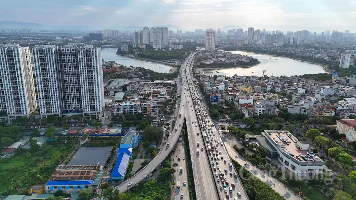 Hàngvạnngười trở lại Thủ đô, giao thông Hà Nội vẫn thông thoáng Hàng vạn người trở lại Thủ đô, giao thông Hà Nội vẫn