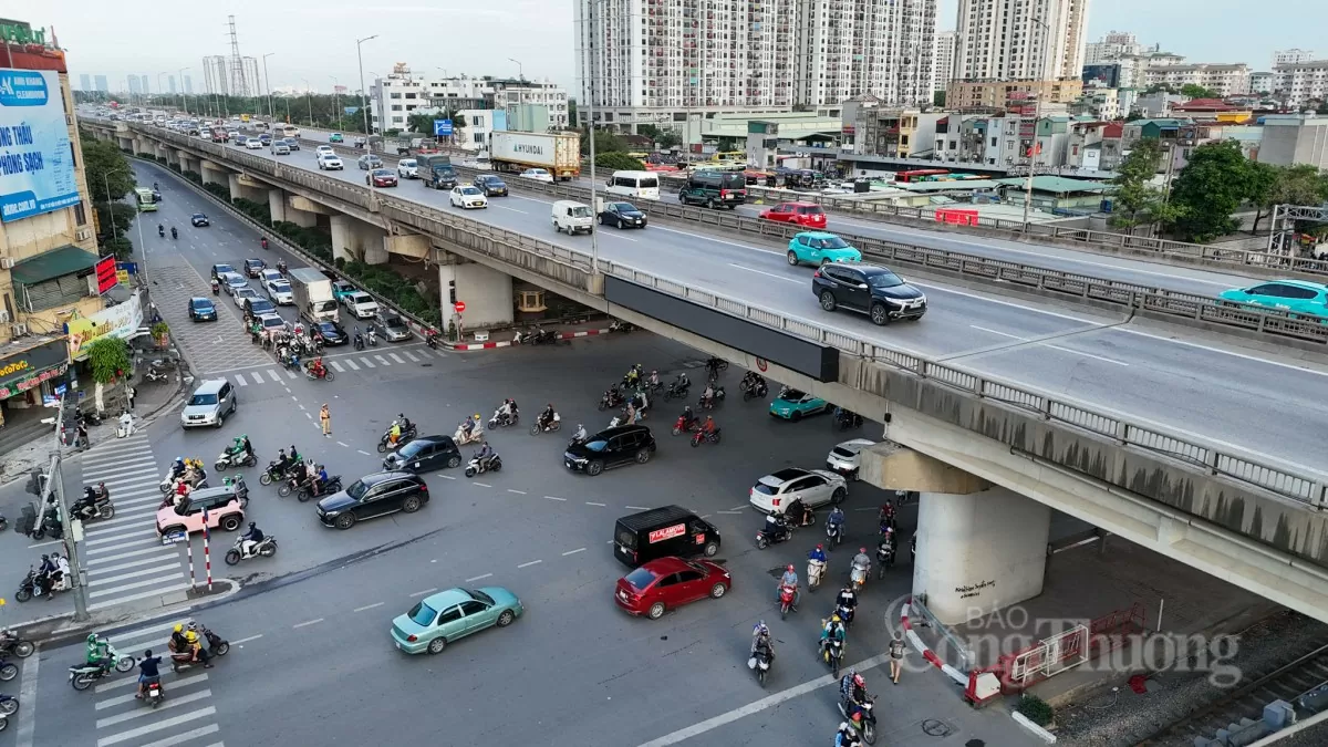 Hàngvạnngười trở lại Thủ đô, giao thông Hà Nội vẫn thông thoáng Hàng vạn người trở lại Thủ đô, giao thông Hà Nội vẫn