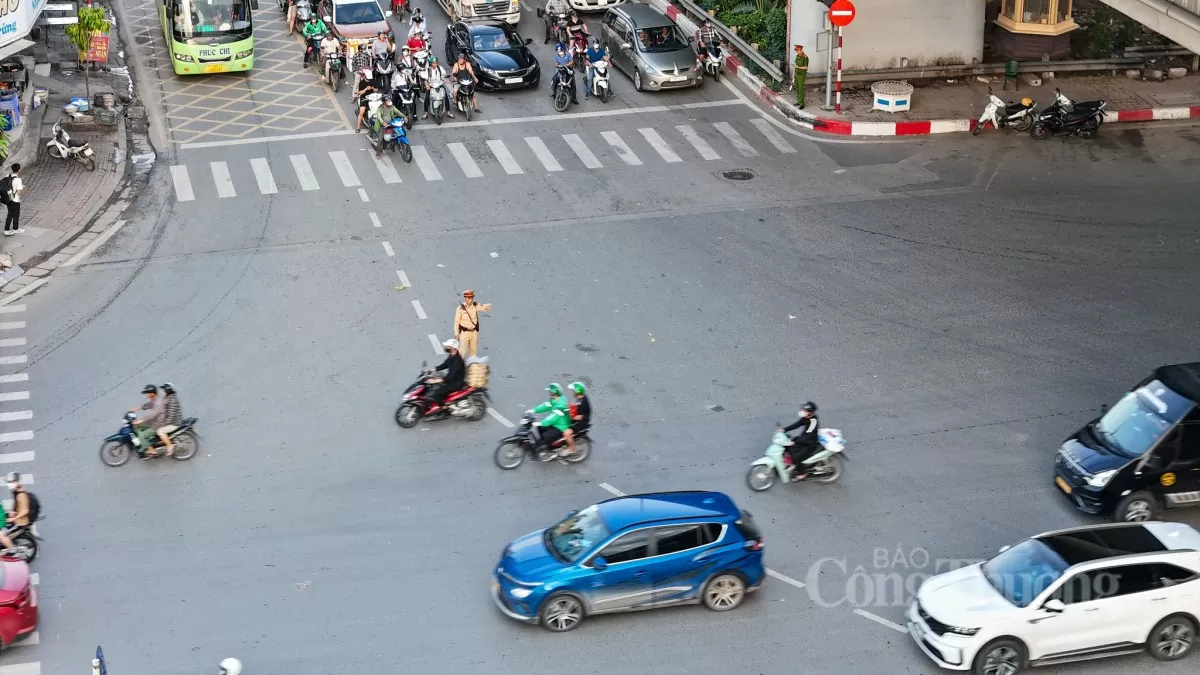 Hàngvạnngười trở lại Thủ đô, giao thông Hà Nội vẫn thông thoáng Hàng vạn người trở lại Thủ đô, giao thông Hà Nội vẫn