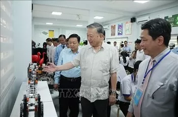 tong bi thu chi dao doi moi ca si hoa si len buc giang