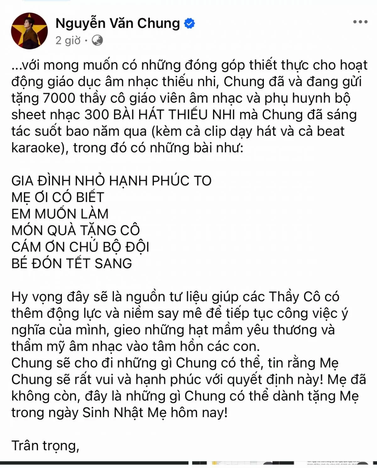 Nhạc sĩ Nguyễn Văn Chung tặng bộ sách nhạc 300 bài hát