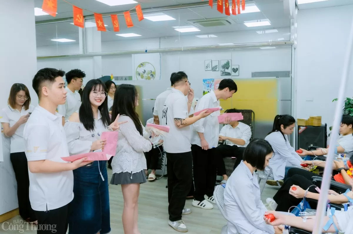 ‘Giọt hồng yêu thương' và sự sẻ chia sống có trách nhiệm