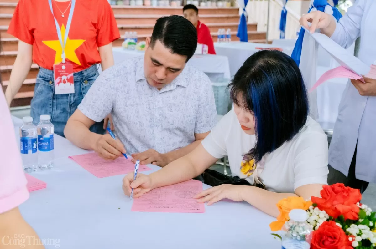 ‘Giọt hồng yêu thương' và sự sẻ chia sống có trách nhiệm