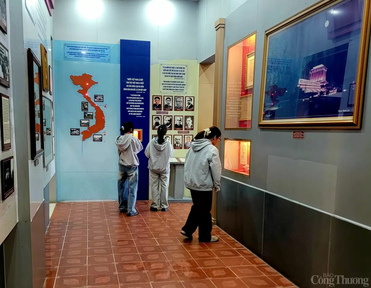 Thăm Bảo tàng Hồ Chí Minh - nơi Bác Hồ ra đi tìm đường cứu nước