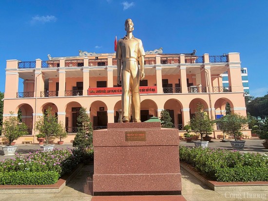 tham bao tang ho chi minh noi bac ho ra di tim duong cuu nuoc