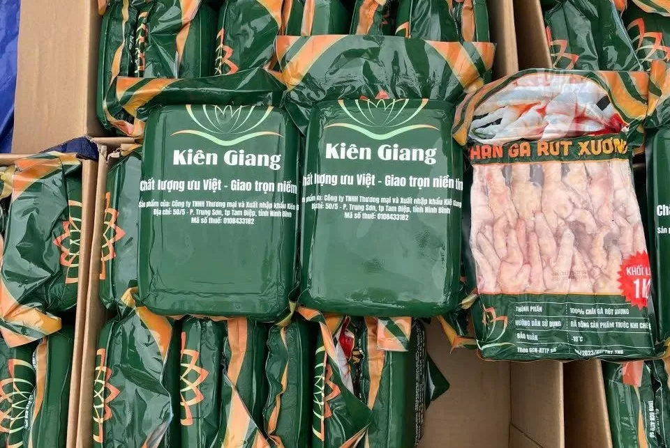 Công an tỉnh Tuyên Quang thu giữ 5,3 tấn chân gà rút xương