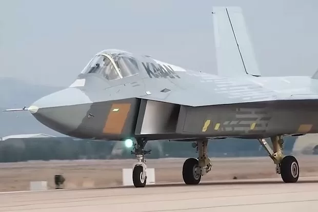 Saudi Arabia chi khủng mua tên lửa không đối không AIM-120C-8