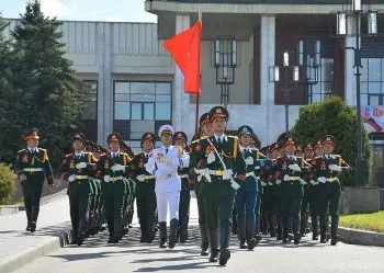 chum anh doan quan doi nhan dan viet nam chuan bi cho buoi tong duyet tai quang truong do