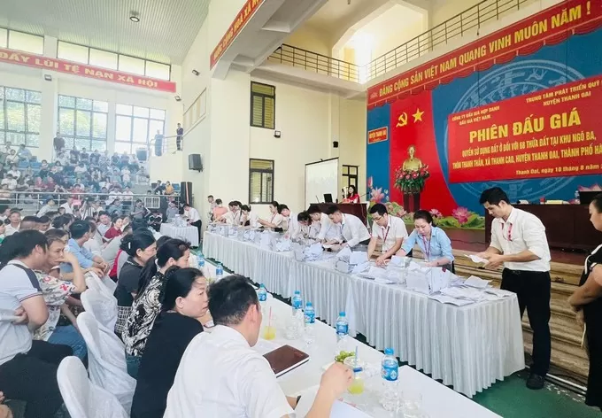, hàng loạt phiên đấu giá đất nền được tổ chức với giá khởi điểm hấp dẫn, thu hút nhiều nhà đầu tư. Ảnh minh họa
