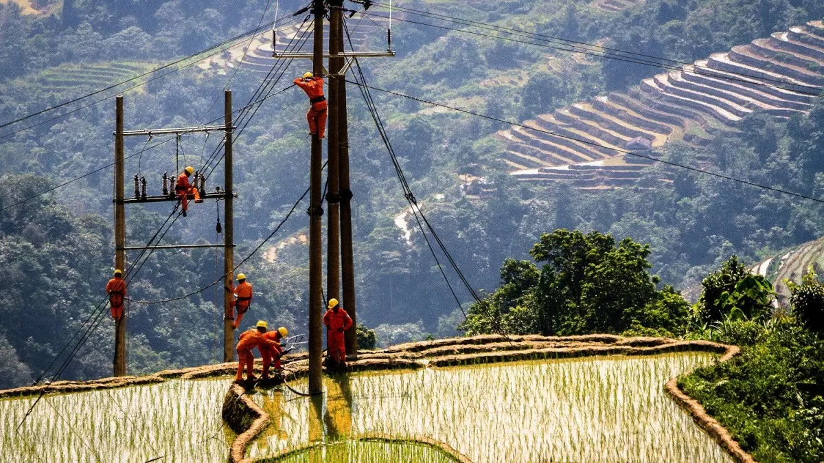 chương trình xây dựng nông thôn mới đã chú trọng phát triển hạ tầng điện, coi đây là một trong những tiêu chí then chốt. Ảnh: Minh Anh