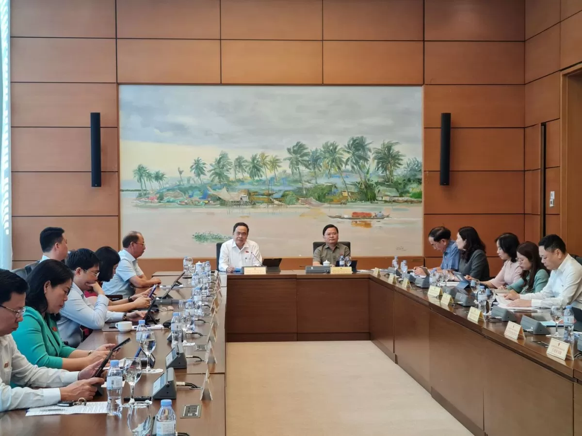 Phiên thảo luận tổ Tổ về Dự thảo Nghị quyết của Quốc hội sửa đổi, bổ sung một số điều của Hiến pháp năm 2013; Dự án Luật Tổ chức chính quyền địa phương (sửa đổi); Dự án Luật Cán bộ, công chức (sửa đổi)