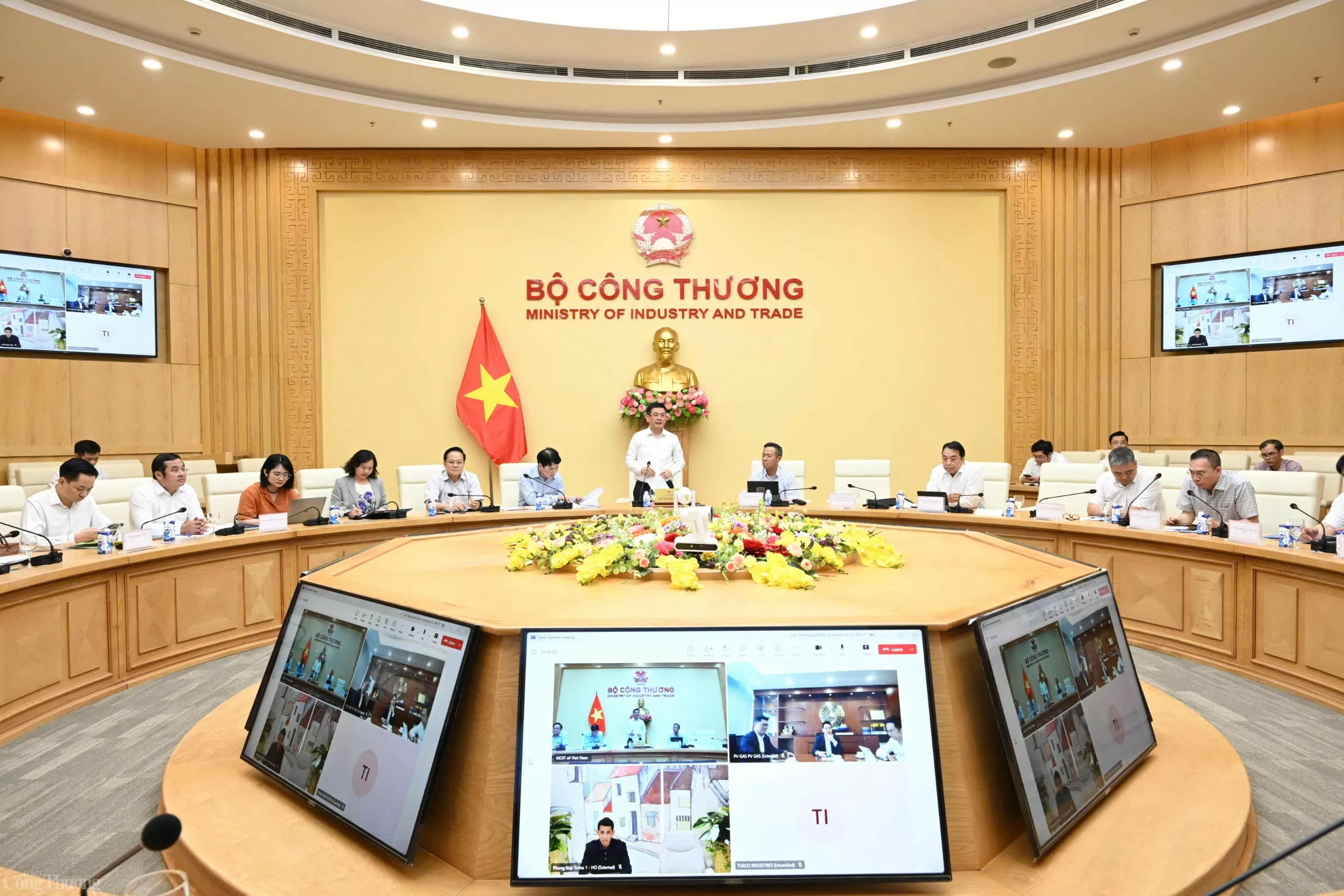 Bộ trưởng Nguyễn Hồng Diên làm việc với các doanh nghiệp lớn về thúc đẩy thương mại với Hoa Kỳ