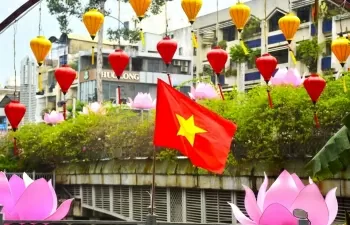tp ho chi minh ngap sac co hoa trong dai le vesak