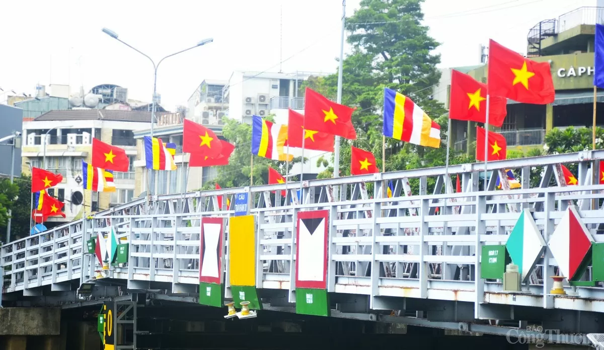 TP. Hồ Chí Minh ngập sắc cờ hoa trong Đại lễ Vesak