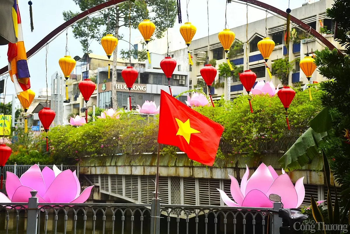 TP. Hồ Chí Minh ngập sắc cờ hoa trong Đại lễ Vesak
