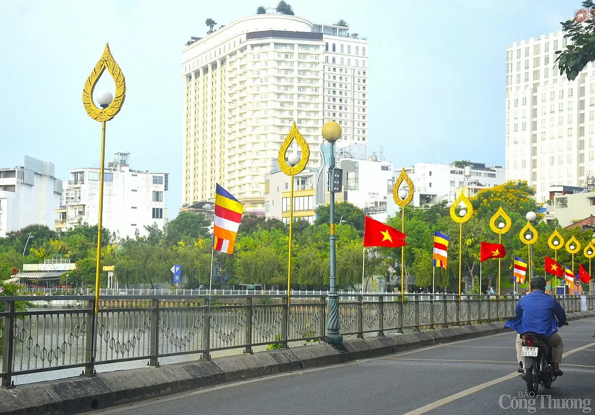 TP. Hồ Chí Minh ngập sắc cờ hoa trong Đại lễ Vesak