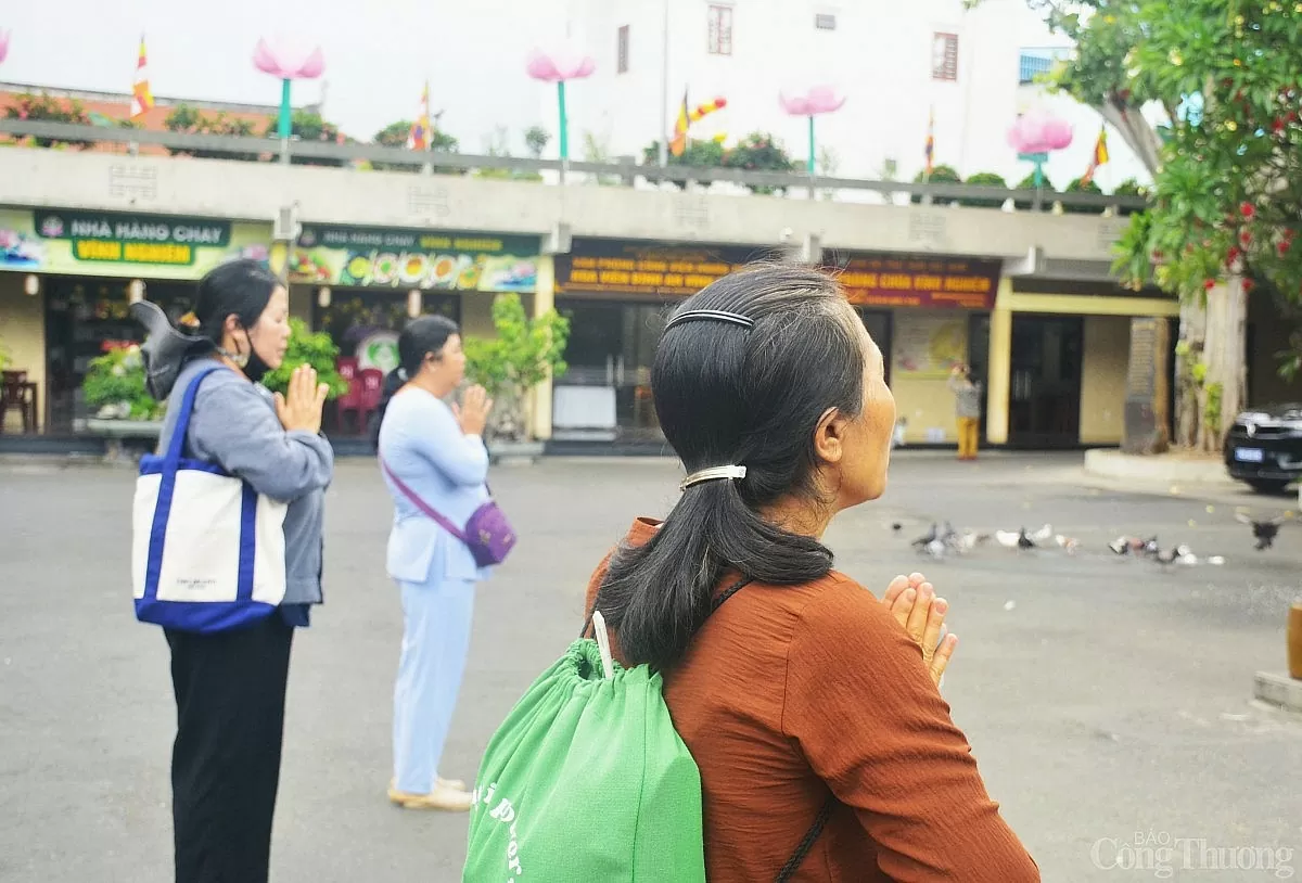 TP. Hồ Chí Minh ngập sắc cờ hoa trong Đại lễ Vesak