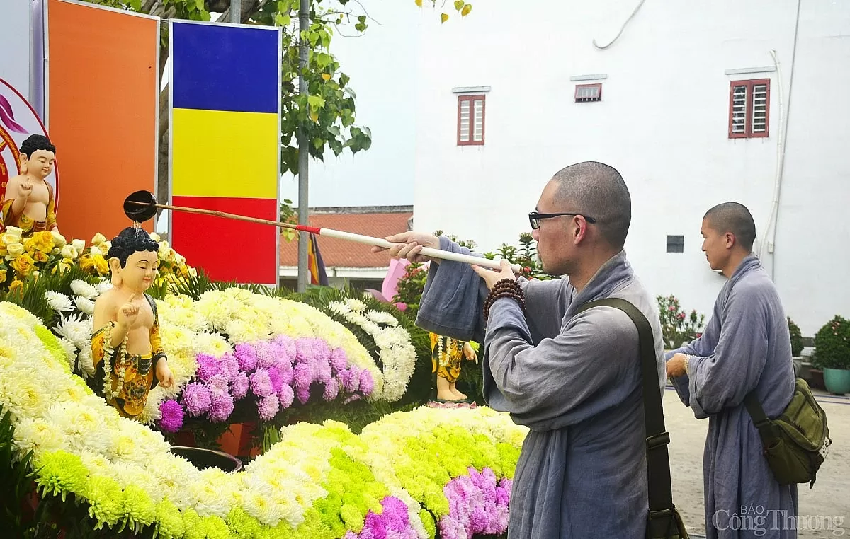 TP. Hồ Chí Minh ngập sắc cờ hoa trong Đại lễ Vesak