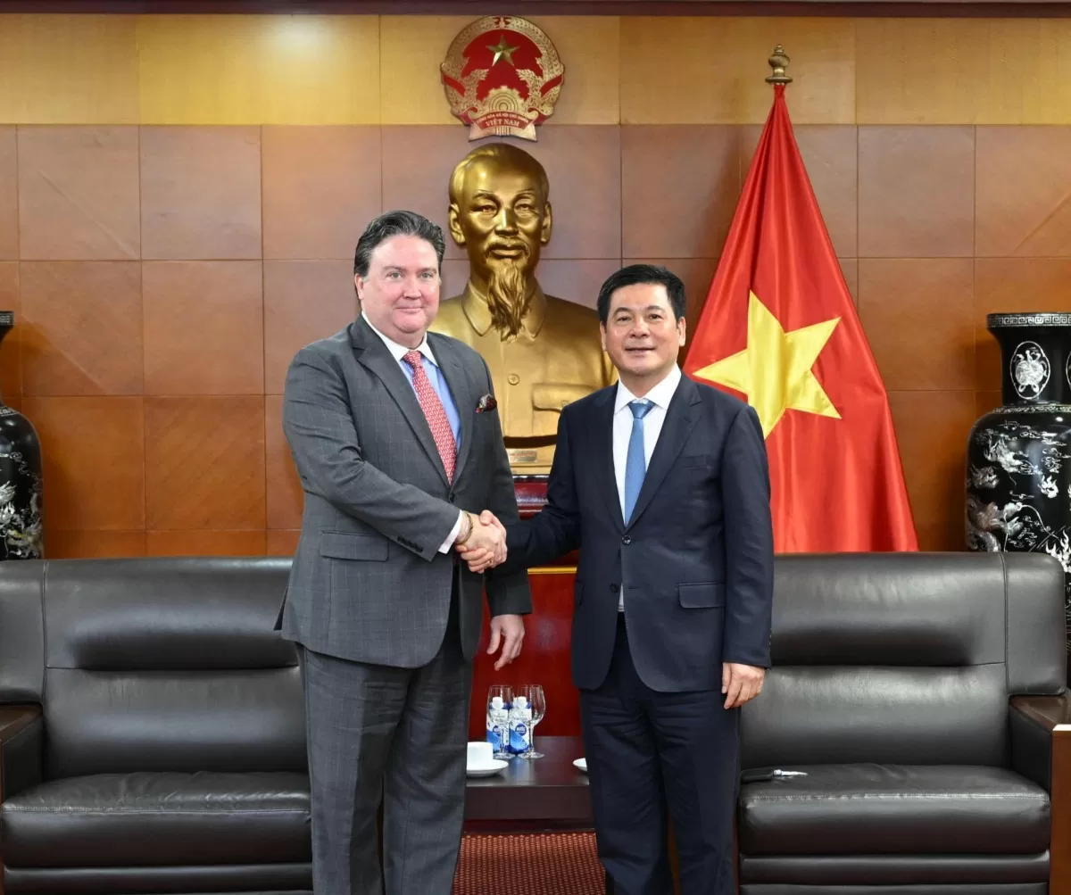 Bộ trưởng Nguyễn Hồng Diên và Ngài Marc E. Knapper, Đại sứ đặc mệnh toàn quyền Hợp chúng quốc Hoa Kỳ tại Việt Nam 
