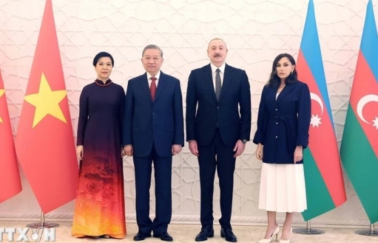 le don tong bi thu to lam va phu nhan tham cap nha nuoc azerbaijan