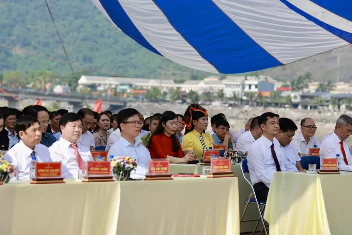 Mường Lay xác lập kỷ lục Việt Nam về mật độ nhà sàn truyền thống