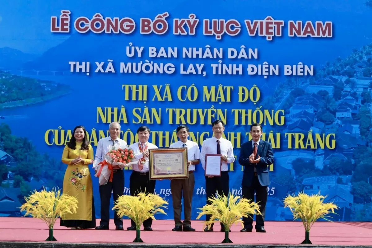 Mường Lay xác lập kỷ lục Việt Nam về mật độ nhà sàn truyền thống
