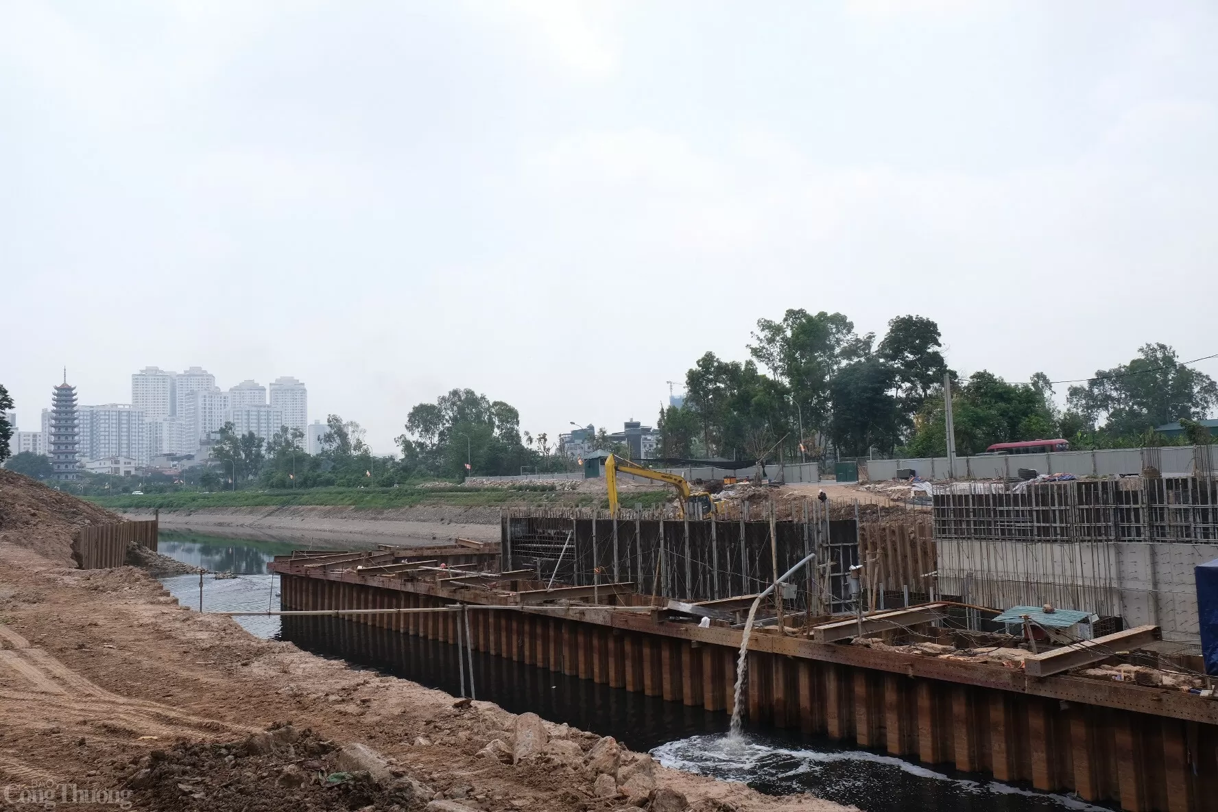 Công trình này đóng vai trò then chốt trong việc giữ nước và ổn định mực nước khi Hà Nội bổ cập nguồn từ sông Hồng hoặc Hồ Tây vào sông Tô Lịch, hướng tới mục tiêu cải tạo và hồi sinh dòng sông lâu nay ô nhiễm nặng nề. Công trình này đóng vai trò then chốt trong việc giữ nước và ổn định mực nước khi Hà Nội bổ cập nguồn từ sông Hồng hoặc Hồ Tây vào sông Tô Lịch, hướng tới mục tiêu cải tạo và hồi sinh dòng sông lâu nay ô nhiễm nặng nề.