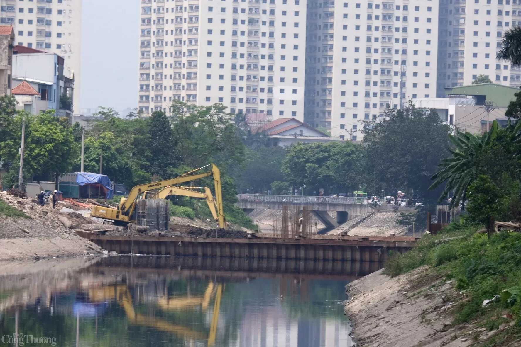Sau gần hai tháng kể từ thời điểm khởi công, đập dâng giữ nước đầu tiên được xây dựng trên sông Tô Lịch, nằm gần khu vực cầu Quang, thuộc xã Thanh Liệt, huyện Thanh Trì (Hà Nội), đã cơ bản hình thành. Sau gần hai tháng kể từ thời điểm khởi công, đập dâng giữ nước đầu tiên được xây dựng trên sông Tô Lịch, nằm gần khu vực cầu Quang, thuộc xã Thanh Liệt, huyện Thanh Trì (Hà Nội), đã cơ bản hình thành.