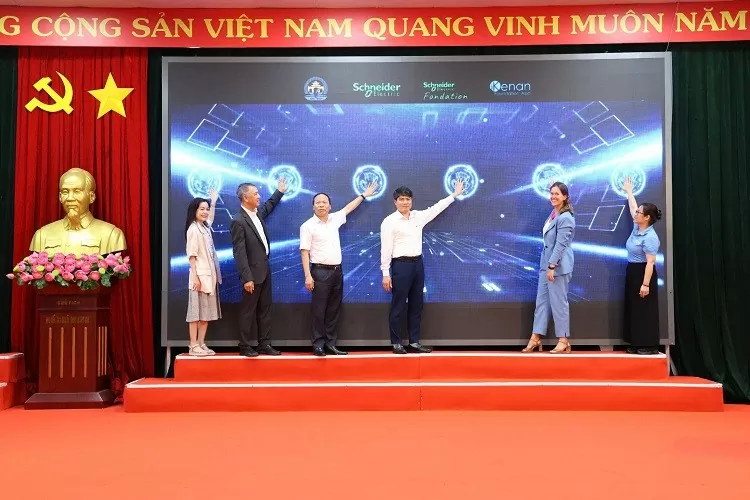 Khởi động Dự án ‘Vì một hành tinh xanh và giáo dục