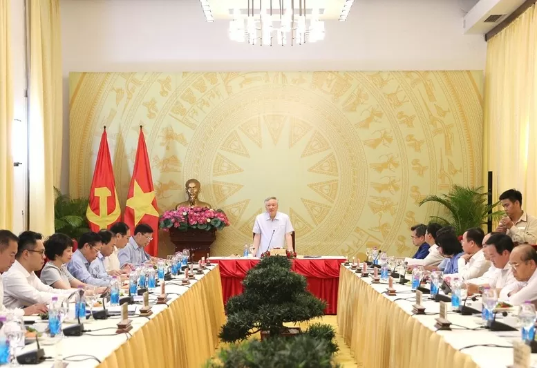 Phó Thủ tướng Thường trực Chính phủ Nguyễn Hòa Bình nhấn mạnh, phải hết sức chú ý đến công tác chuẩn bị nhân sự cho TTTC - Ảnh: VGP/Nguyễn Hoàng