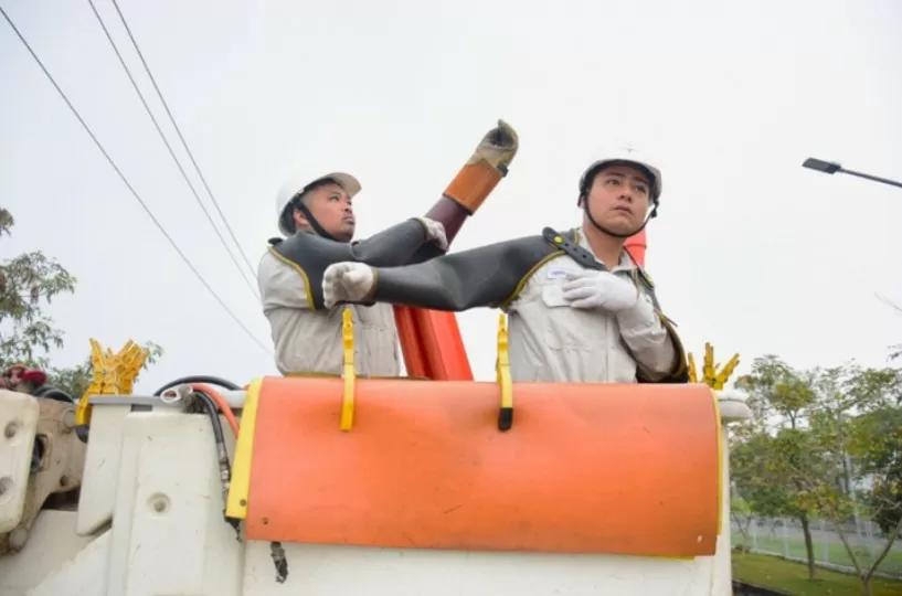 EVNHANOI tăng cường sửa chữa điện hotline để nâng cao chất lượng
