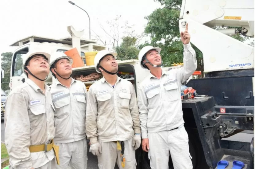 EVNHANOI tăng cường sửa chữa điện hotline để nâng cao chất lượng