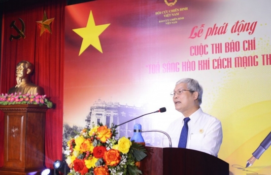 phat dong cuoc thi bao chi toa sang hao khi cach mang thang tam