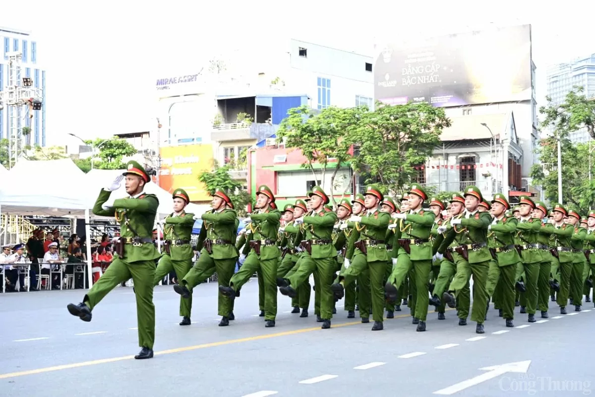 Hải Phòng: Tưng bừng hợp luyện duyệt đội ngũ và diễu hành Hải Phòng: Tưng bừng hợp luyện duyệt đội ngũ và diễu hành