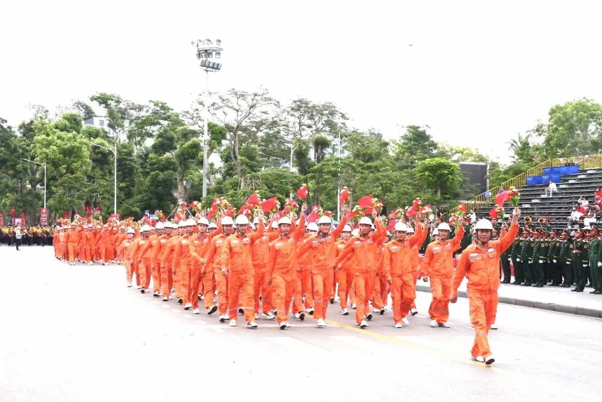 Hải Phòng: Tưng bừng hợp luyện duyệt đội ngũ và diễu hành Hải Phòng: Tưng bừng hợp luyện duyệt đội ngũ và diễu hành