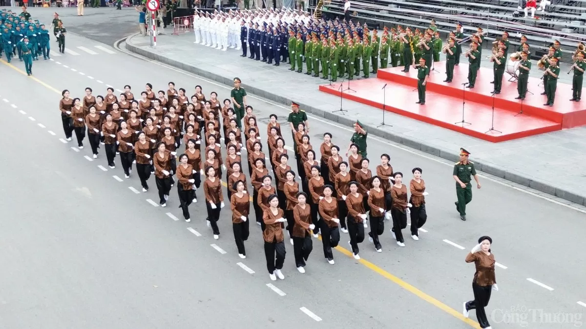 Hải Phòng: Tưng bừng hợp luyện duyệt đội ngũ và diễu hành Hải Phòng: Tưng bừng hợp luyện duyệt đội ngũ và diễu hành