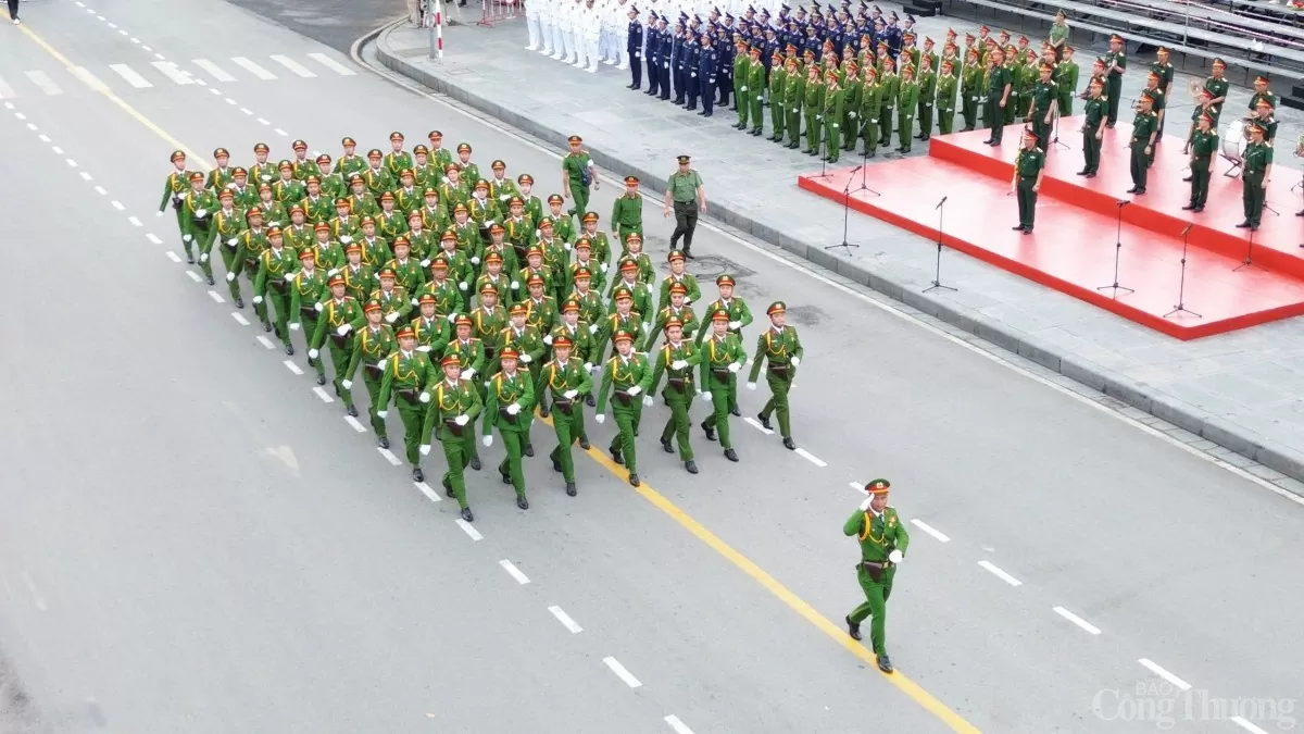 Hải Phòng: Tưng bừng hợp luyện duyệt đội ngũ và diễu hành Hải Phòng: Tưng bừng hợp luyện duyệt đội ngũ và diễu hành