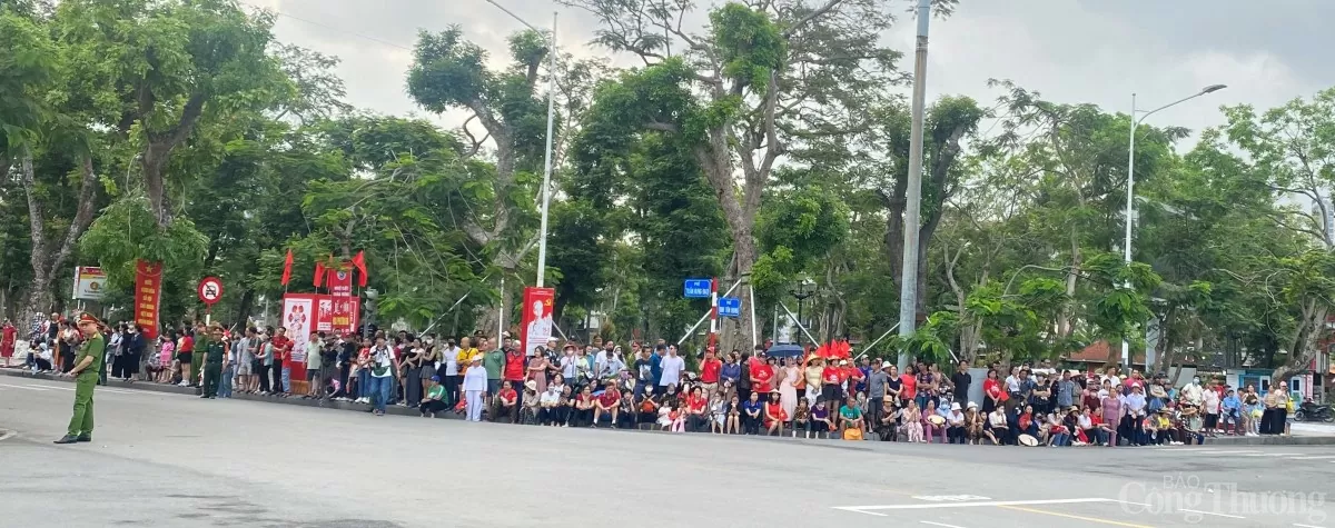 Hải Phòng: Tưng bừng hợp luyện duyệt đội ngũ và diễu hành Hải Phòng: Tưng bừng hợp luyện duyệt đội ngũ và diễu hành
