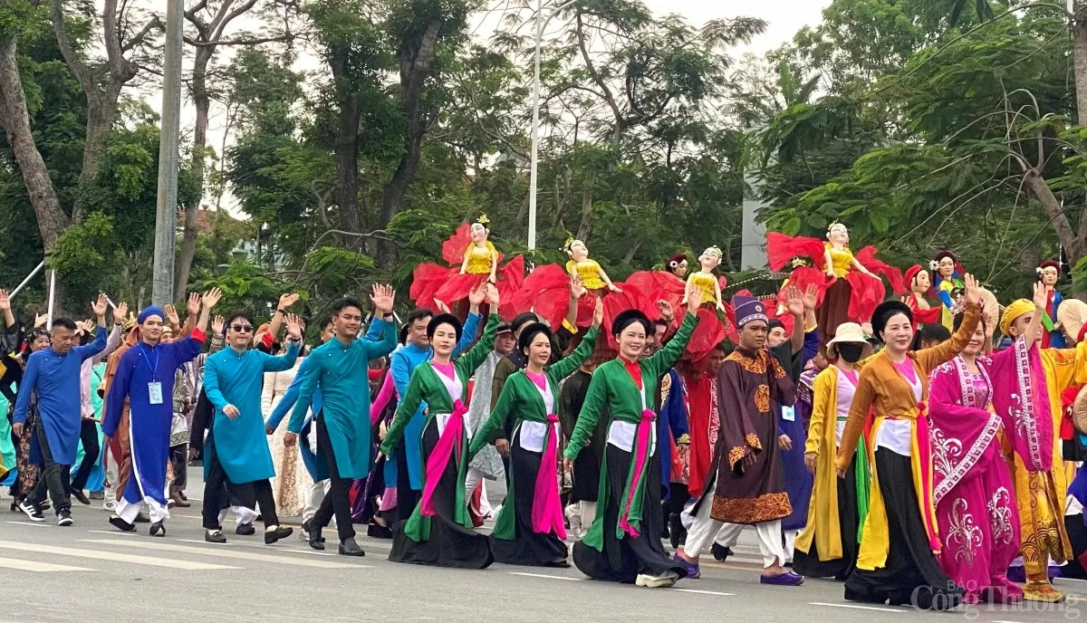 Hải Phòng: Tưng bừng hợp luyện duyệt đội ngũ và diễu hành Hải Phòng: Tưng bừng hợp luyện duyệt đội ngũ và diễu hành