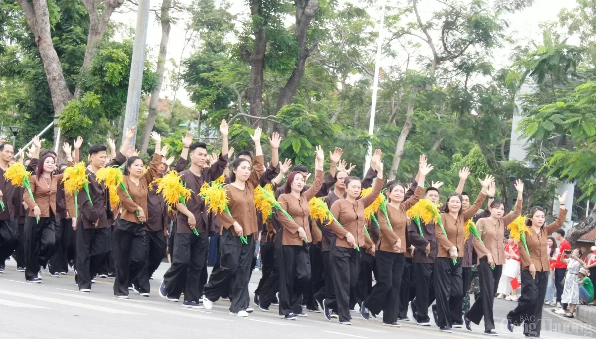 Hải Phòng: Tưng bừng hợp luyện duyệt đội ngũ và diễu hành Hải Phòng: Tưng bừng hợp luyện duyệt đội ngũ và diễu hành