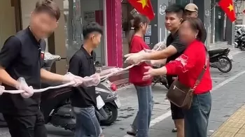 chu quan long chat tra gia cho thoi bon mom tren mang xa hoi