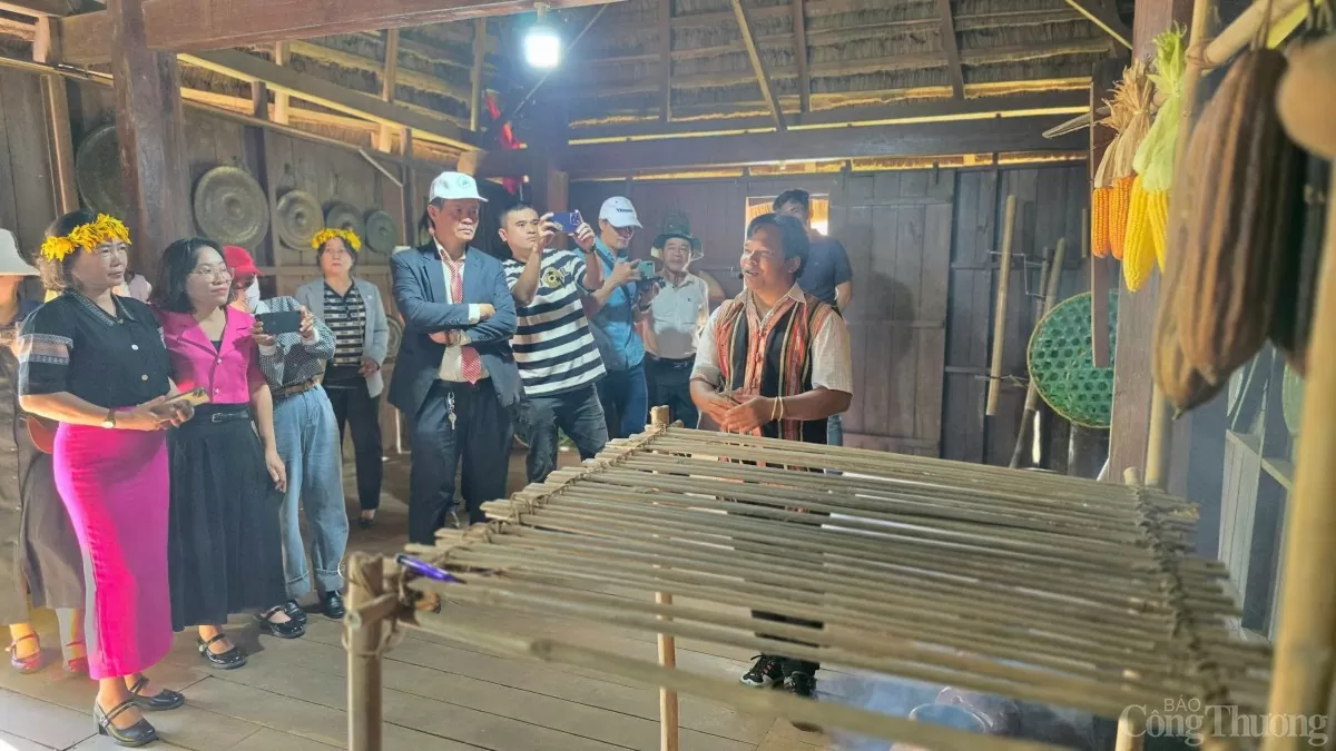 'Chặt chém' - vết hằn xấu xí trên bức tranh du lịch
