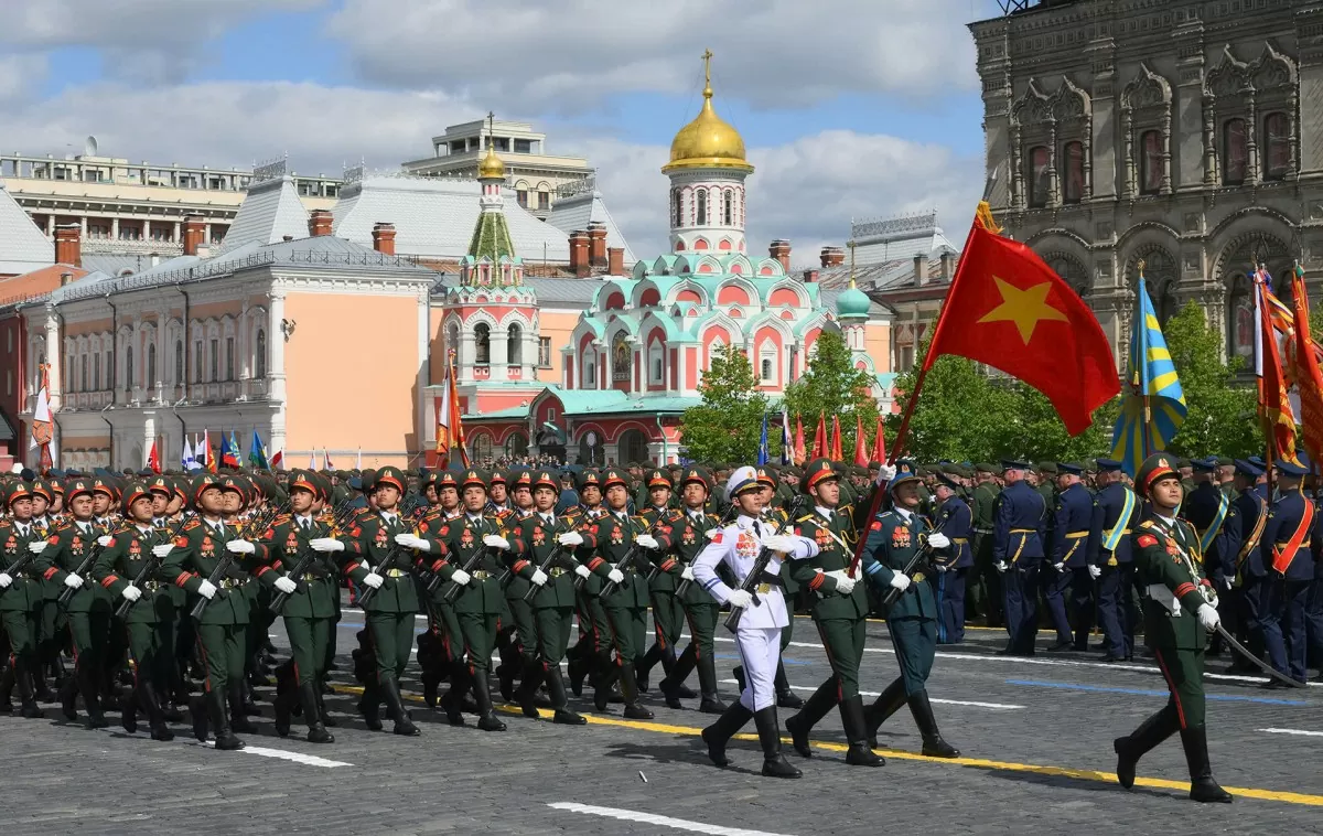 68 bộ đội Cụ Hồ sải bước trên Quảng trường Đỏ, nơi Bác đứng 68 năm trước