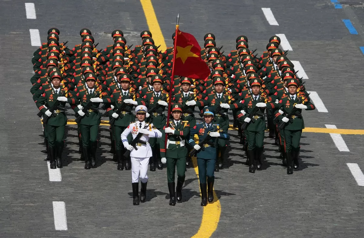 68 bộ đội Cụ Hồ sải bước trên Quảng trường Đỏ, nơi Bác đứng 68 năm trước