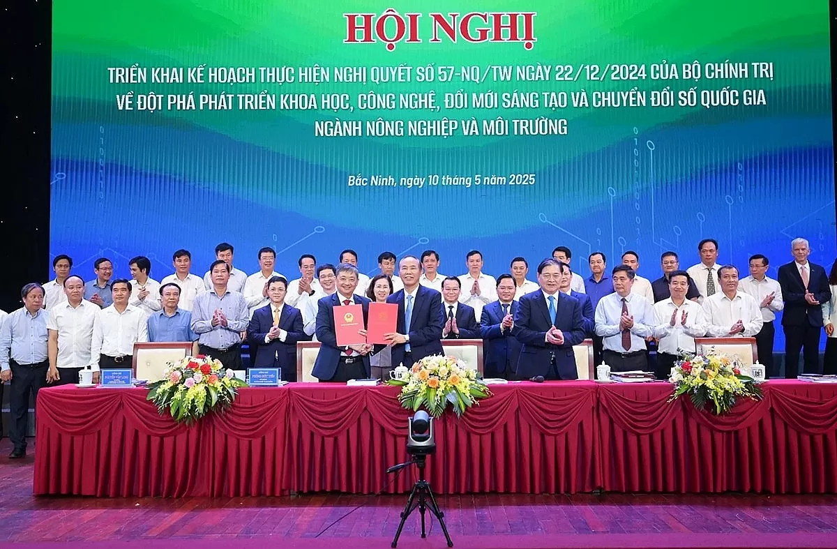 Bộ Nông nghiệp và Môi trường ký kết văn bản hợp tác phát triển KHCN, đổi mới sáng tạo với Liên hiệp các Hội Khoa khoa học và Kỹ thuật Việt Nam và Tổng hội Xây dựng Việt Nam.