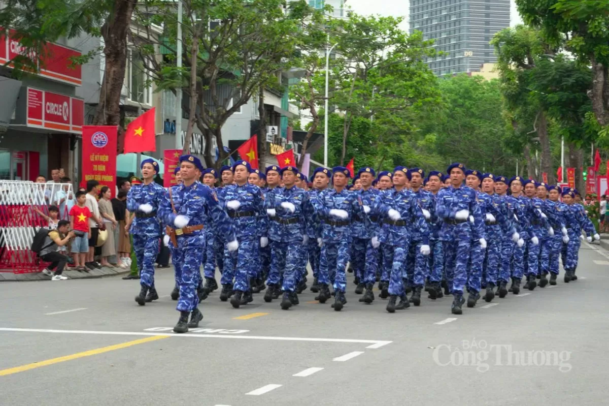 Hải Phòng: Tổng duyệt diễu hành kỷ niệm 70 năm Ngày Giải phóng thành phố