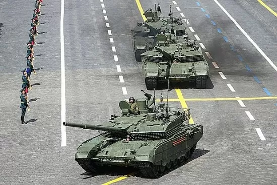 Nga đưa các xe tăng tham gia duyệt binh ra trận