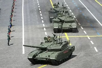 Nga đưa các xe tăng tham gia duyệt binh ra trận