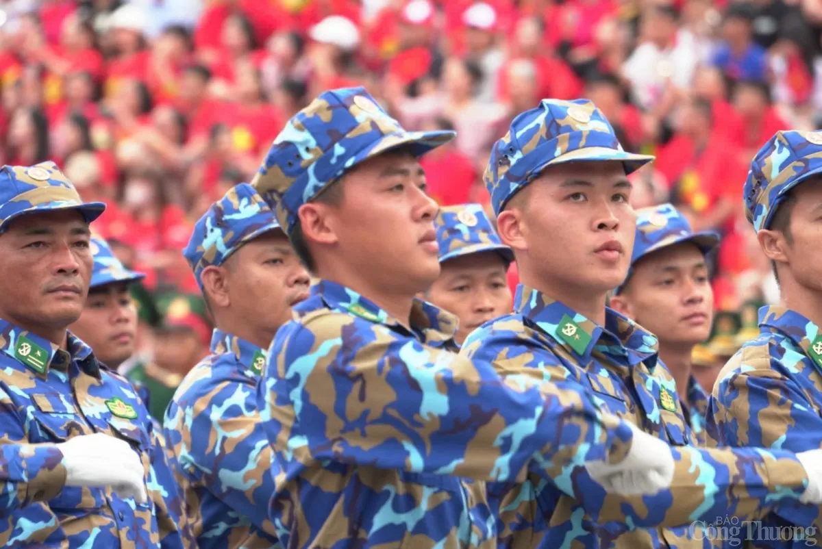 Hải Phòng: Hàng nghìn người tham gia duyệt đội ngũ diễu hành kỷ niệm 70 năm ngày giải phóng